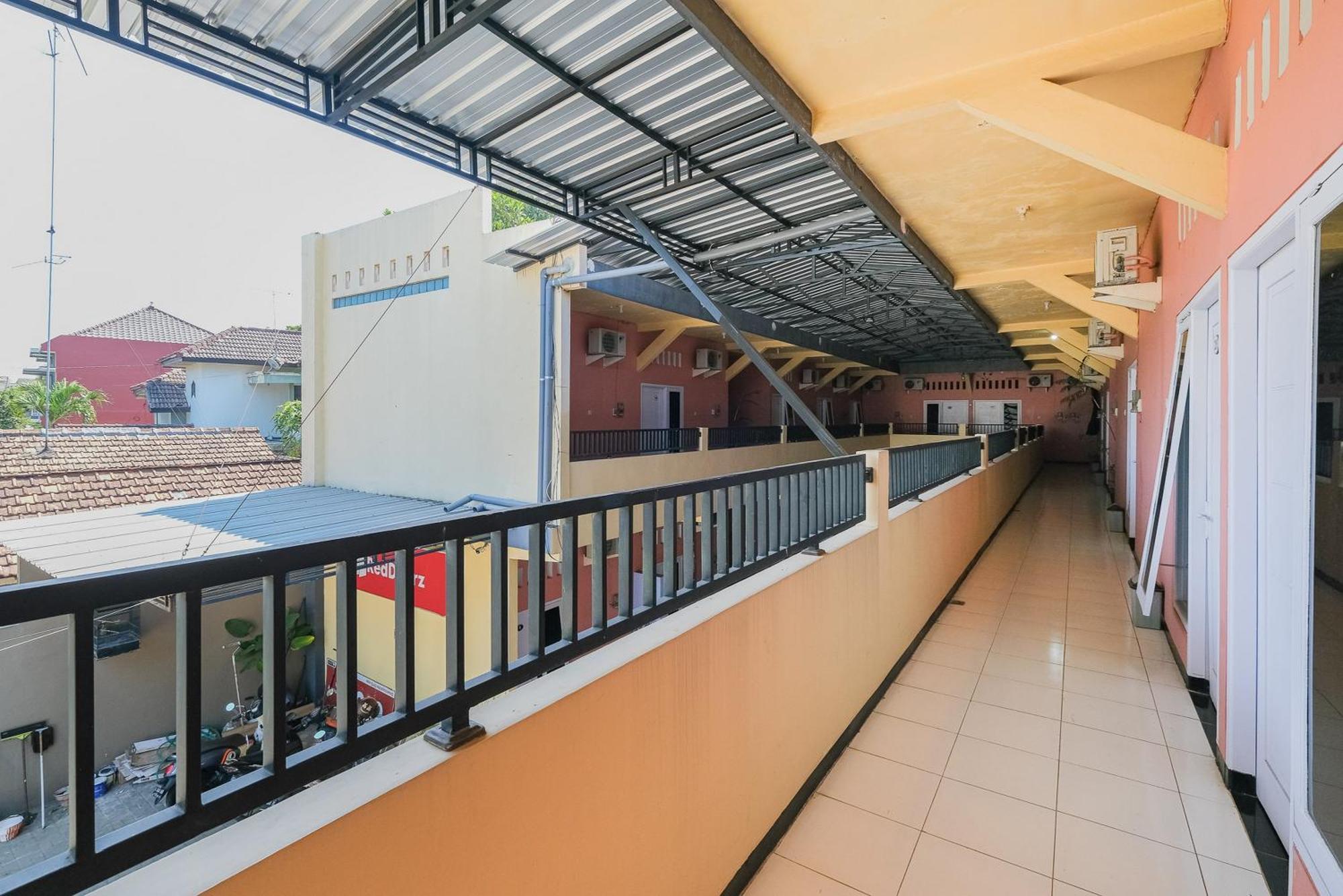 Hotel Reddoorz Syariah Near Rsud Tuban à Tuban  Extérieur photo