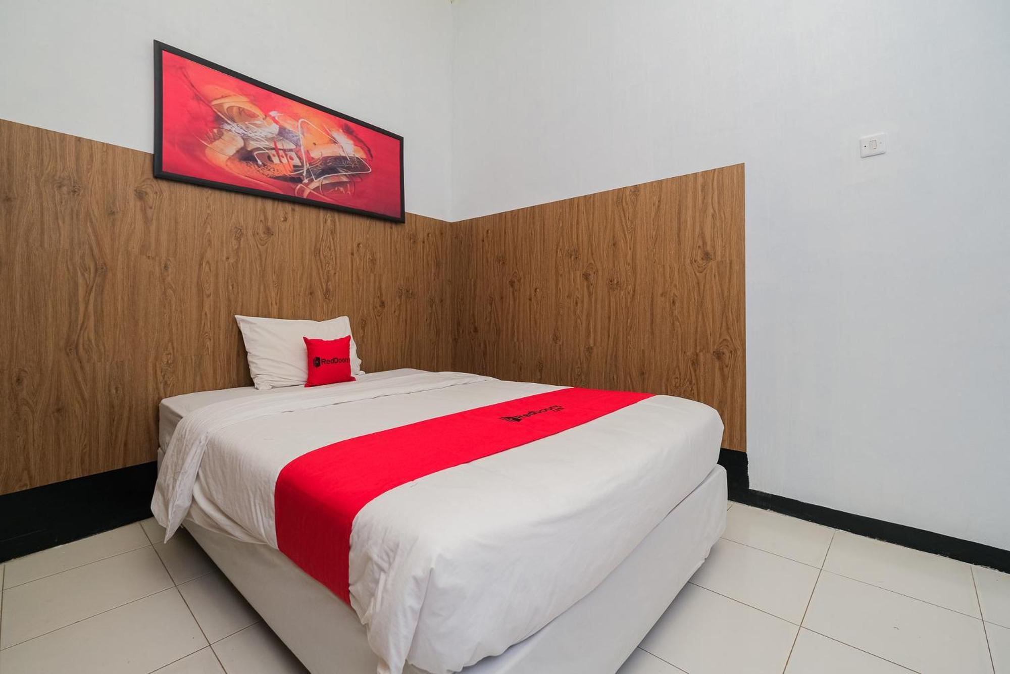 Hotel Reddoorz Syariah Near Rsud Tuban à Tuban  Extérieur photo