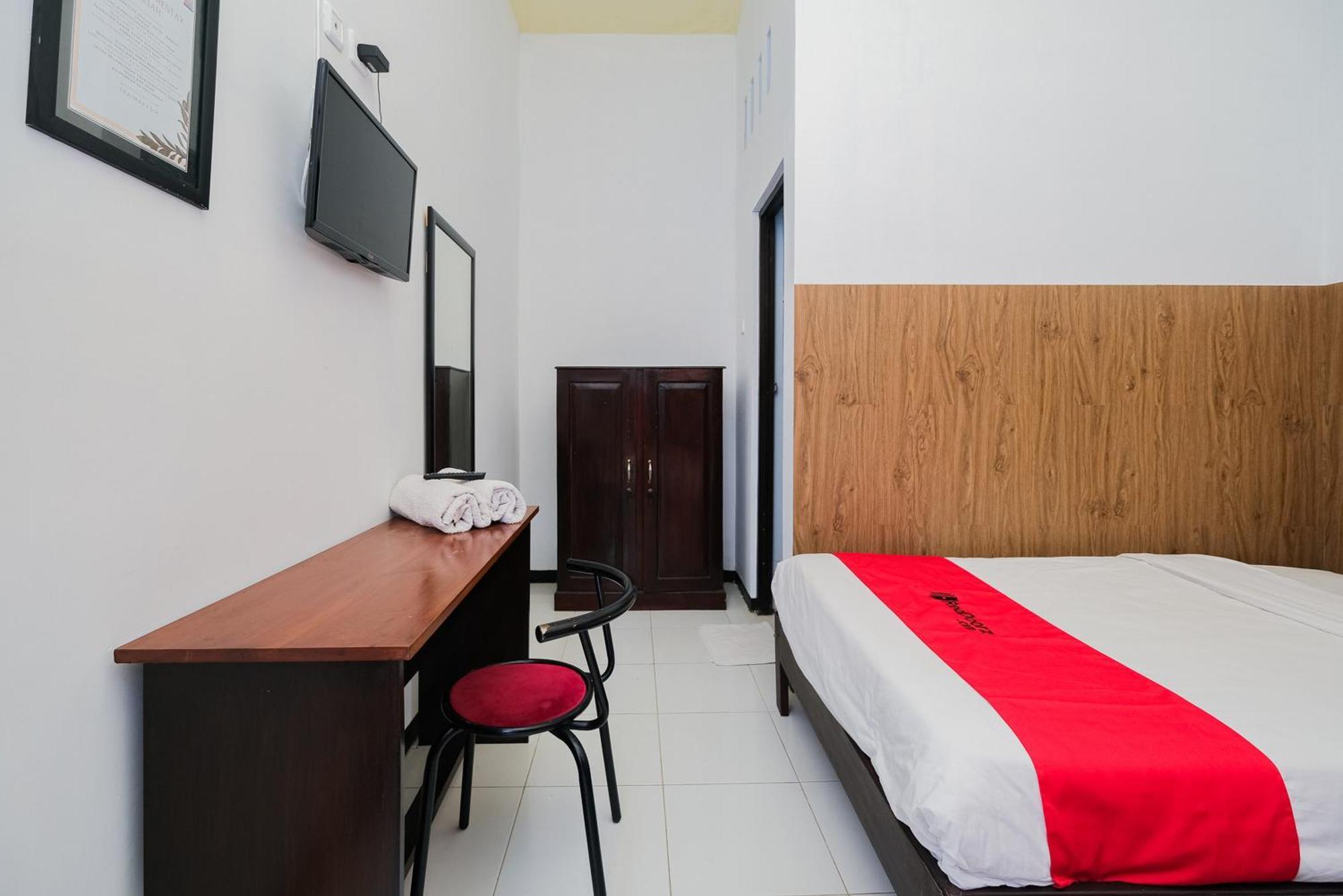 Hotel Reddoorz Syariah Near Rsud Tuban à Tuban  Extérieur photo