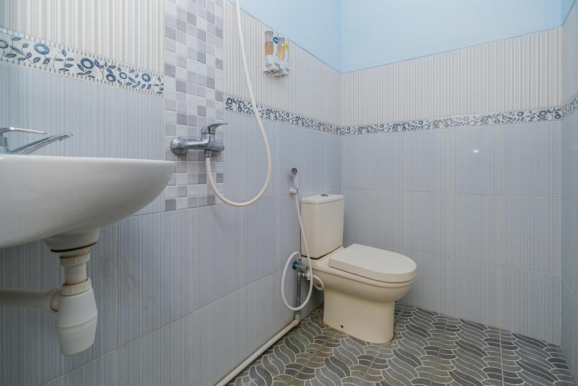 Hotel Reddoorz Syariah Near Rsud Tuban à Tuban  Extérieur photo